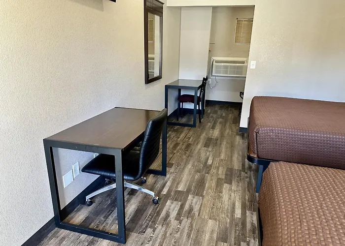 West Nau - Downtown Motel