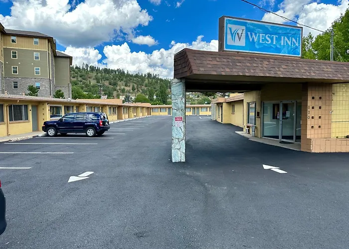 West Nau - Downtown Motel 2*