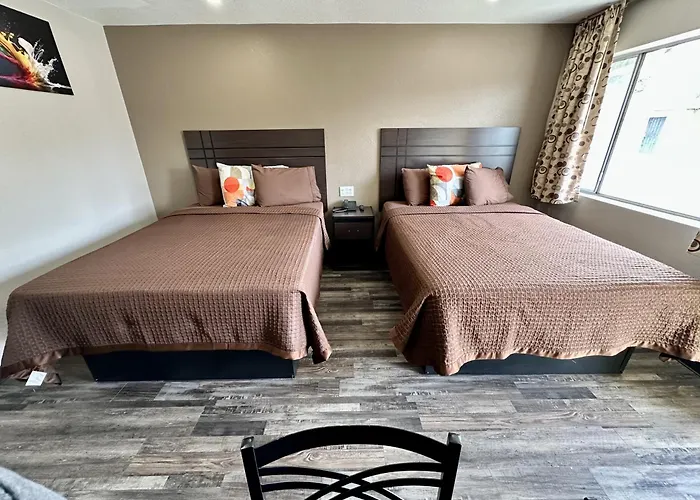 West Nau - Downtown 2* Flagstaff