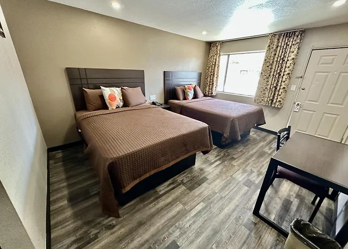 West Nau - Downtown Motel