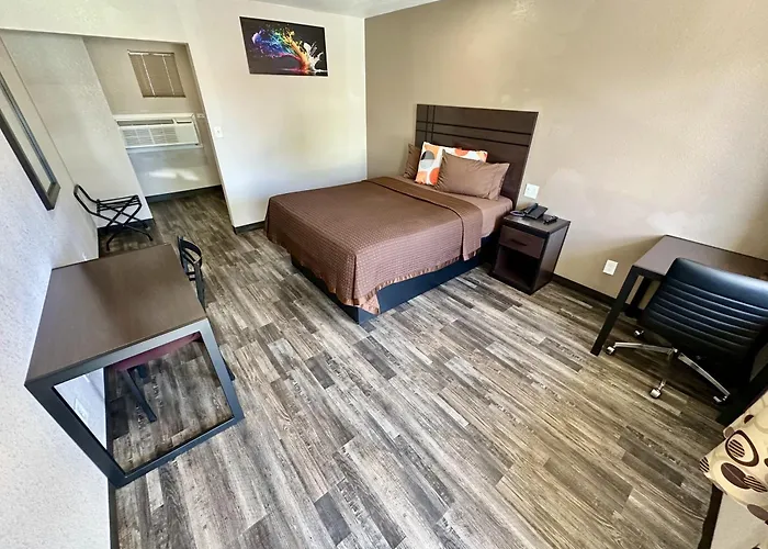 West Nau - Downtown 2* Flagstaff