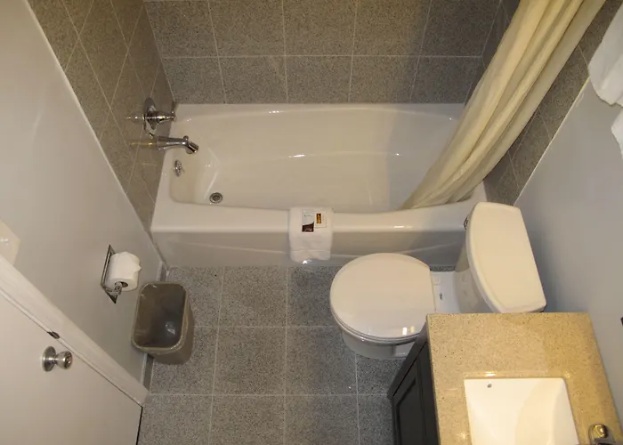 West Nau - Downtown Motel 2*