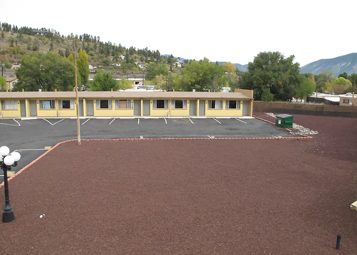 West Nau - Downtown Motel 2*