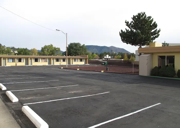 West Nau - Downtown Motel 2*