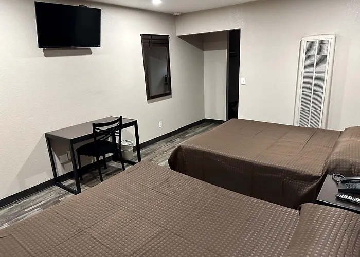 West Nau - Downtown Motel 2*