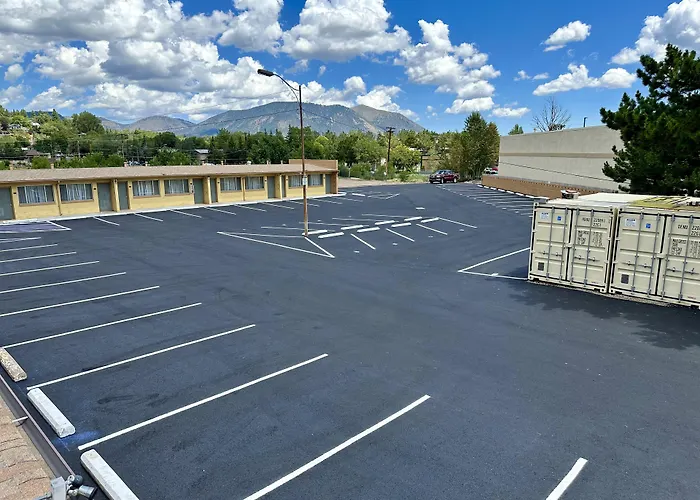 West Nau - Downtown Motel 2*